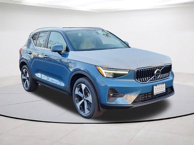 2025 Volvo XC40 Plus Bright Theme