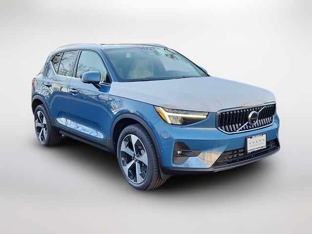 2025 Volvo XC40 Plus Bright Theme