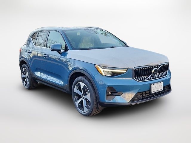 2025 Volvo XC40 Plus Bright Theme