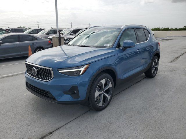 2025 Volvo XC40 Plus Bright Theme