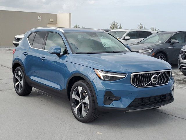 2025 Volvo XC40 Plus Bright Theme