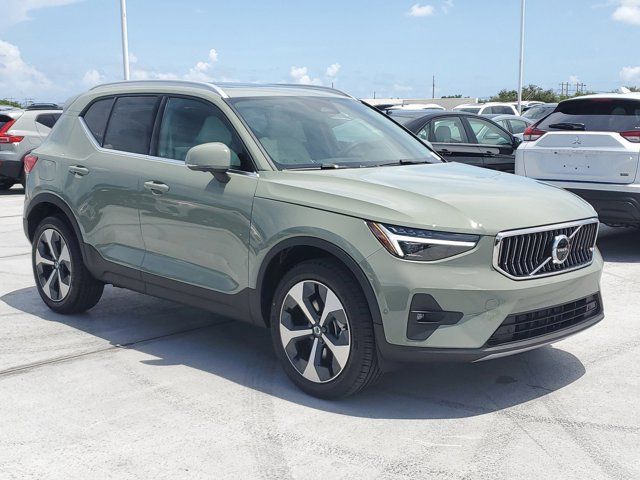 2025 Volvo XC40 Plus Bright Theme