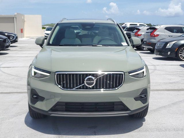 2025 Volvo XC40 Plus Bright Theme