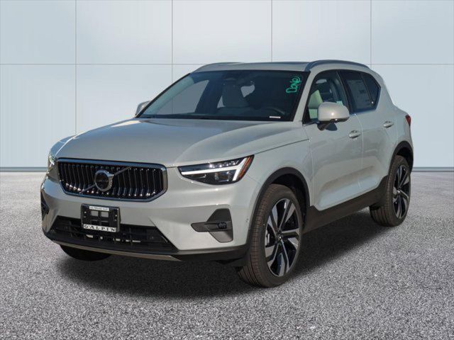 2025 Volvo XC40 Plus Bright Theme