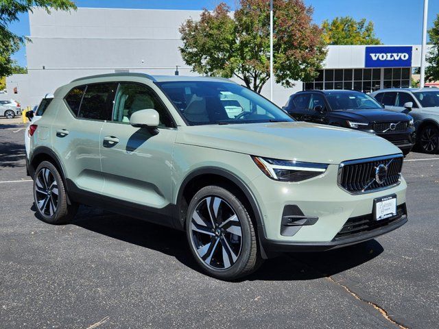 2025 Volvo XC40 Plus Bright Theme