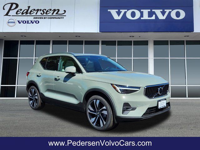 2025 Volvo XC40 Plus Bright Theme