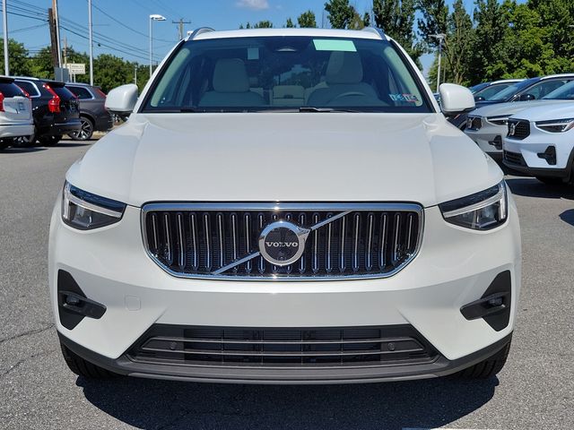 2025 Volvo XC40 Plus Bright Theme