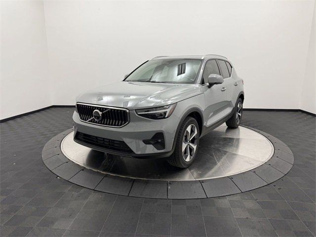 2025 Volvo XC40 Plus Bright Theme