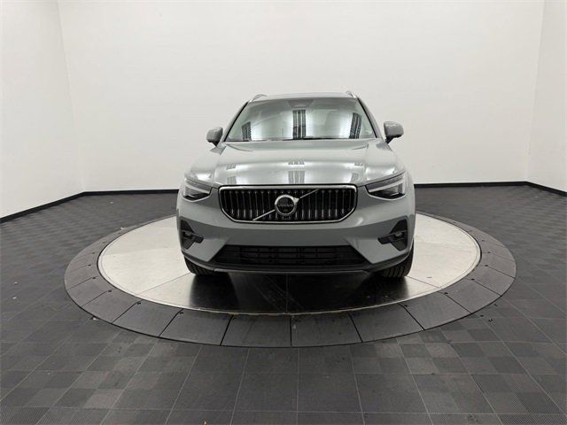 2025 Volvo XC40 Plus Bright Theme