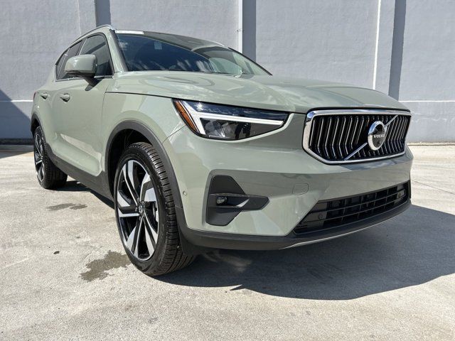 2025 Volvo XC40 Plus Bright Theme