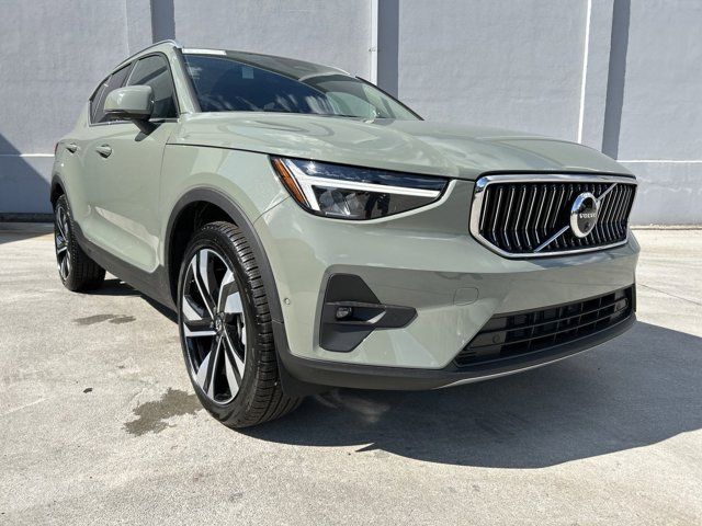 2025 Volvo XC40 Plus Bright Theme