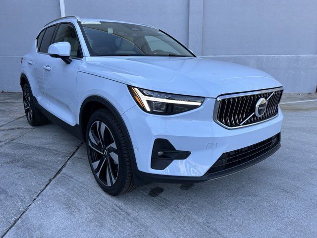 2025 Volvo XC40 Plus Bright Theme