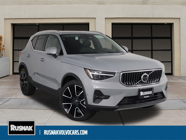 2025 Volvo XC40 Plus Bright Theme