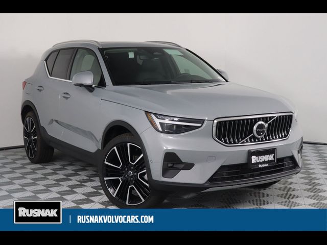 2025 Volvo XC40 Plus Bright Theme