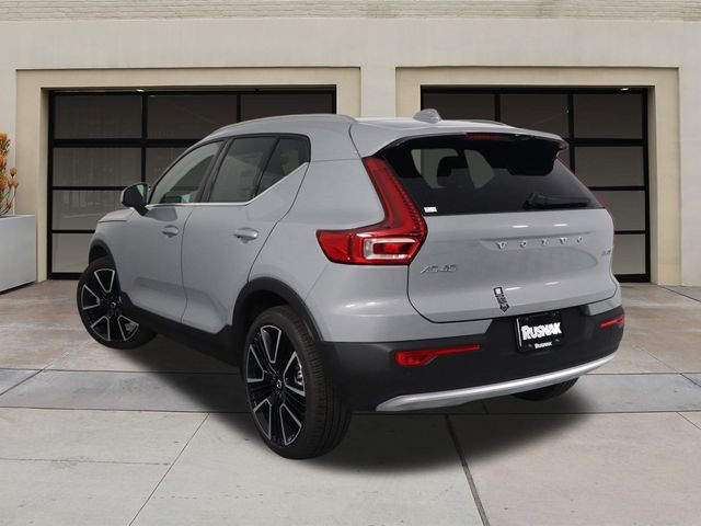 2025 Volvo XC40 Plus Bright Theme