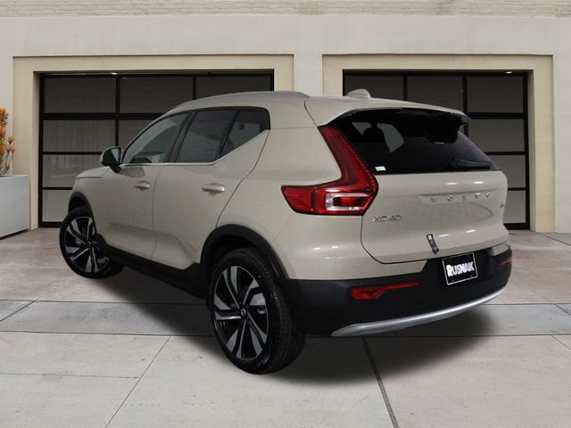 2025 Volvo XC40 Plus Bright Theme