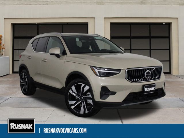 2025 Volvo XC40 Plus Bright Theme