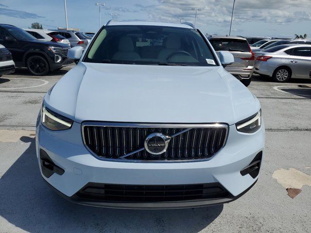 2025 Volvo XC40 Plus Bright Theme