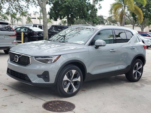 2025 Volvo XC40 Plus Bright Theme