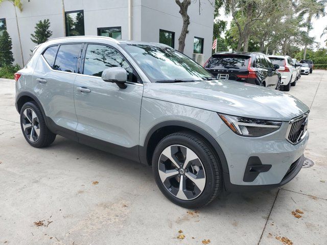 2025 Volvo XC40 Plus Bright Theme