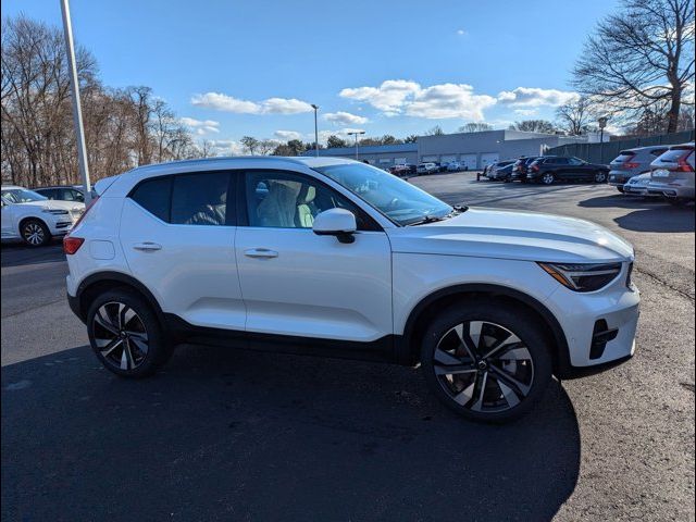 2025 Volvo XC40 Plus Bright Theme