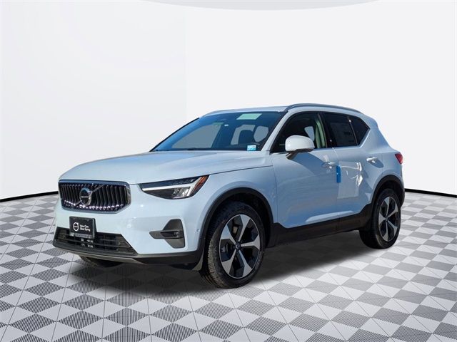 2025 Volvo XC40 Plus Bright Theme