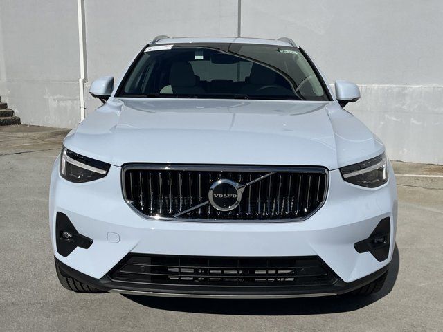 2025 Volvo XC40 Plus Bright Theme