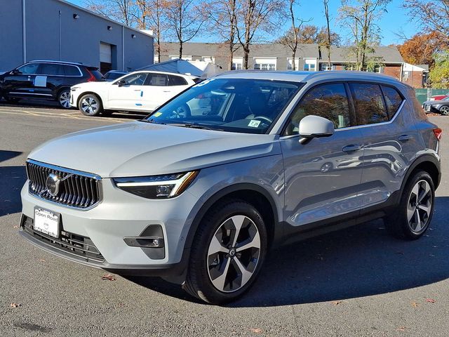 2025 Volvo XC40 Plus Bright Theme