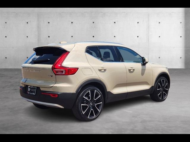 2025 Volvo XC40 Plus Bright Theme