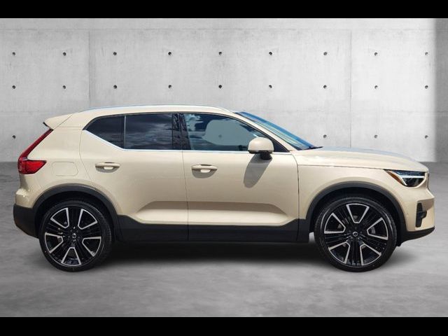 2025 Volvo XC40 Plus Bright Theme