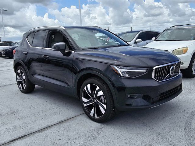 2025 Volvo XC40 Plus Bright Theme