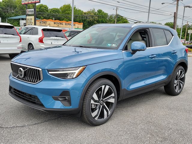 2025 Volvo XC40 Plus Bright Theme