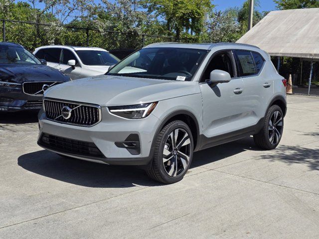 2025 Volvo XC40 Plus Bright Theme