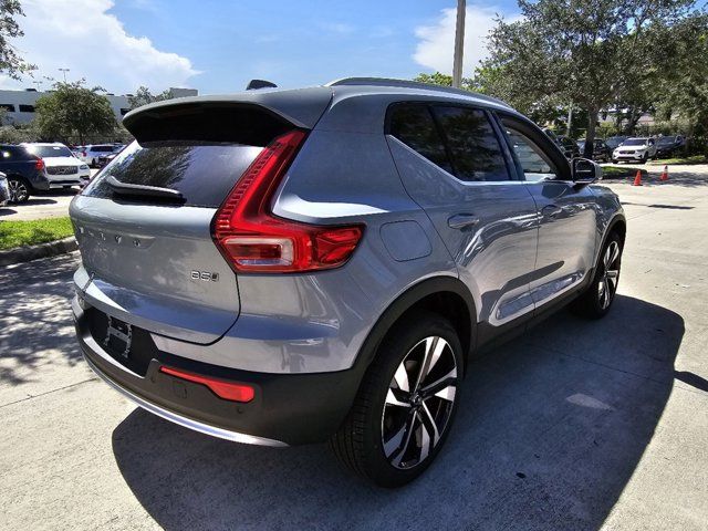 2025 Volvo XC40 Plus Bright Theme