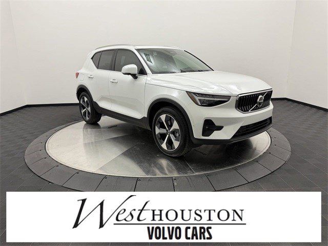 2025 Volvo XC40 Plus Bright Theme