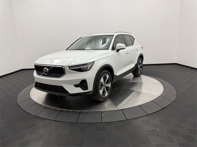 2025 Volvo XC40 Plus Bright Theme