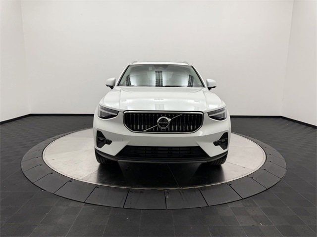 2025 Volvo XC40 Plus Bright Theme