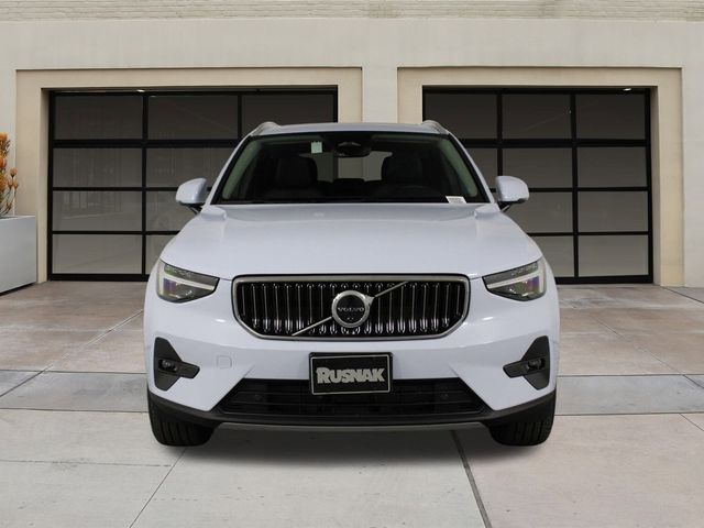 2025 Volvo XC40 Plus Bright Theme