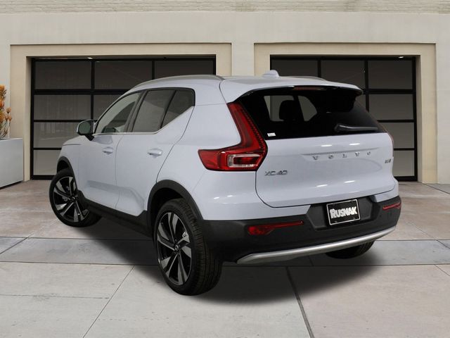 2025 Volvo XC40 Plus Bright Theme