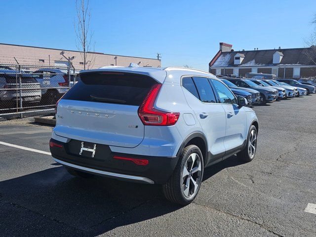 2025 Volvo XC40 Plus Bright Theme