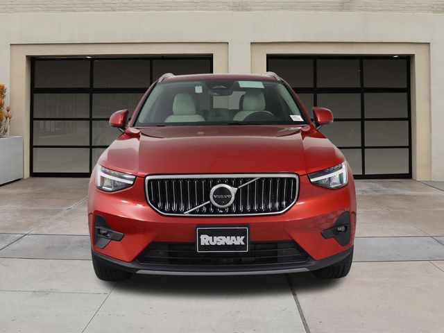 2025 Volvo XC40 Plus Bright Theme