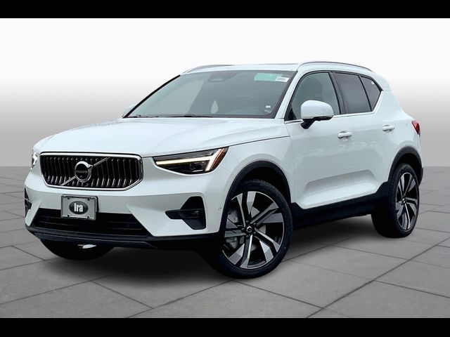 2025 Volvo XC40 Plus Bright Theme