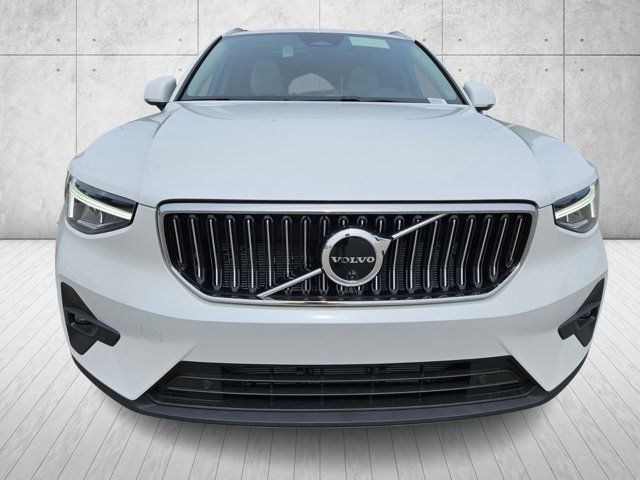 2025 Volvo XC40 Plus Bright Theme