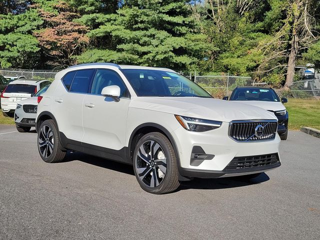 2025 Volvo XC40 Plus Bright Theme