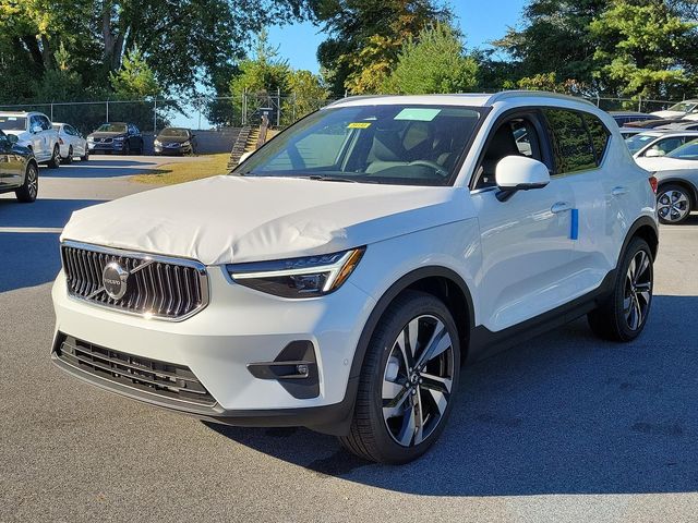 2025 Volvo XC40 Plus Bright Theme