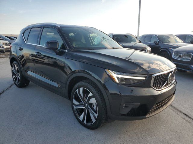 2025 Volvo XC40 Plus Bright Theme