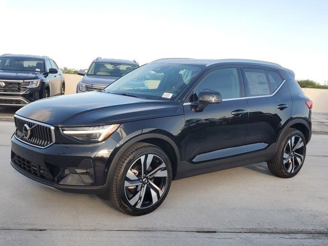 2025 Volvo XC40 Plus Bright Theme