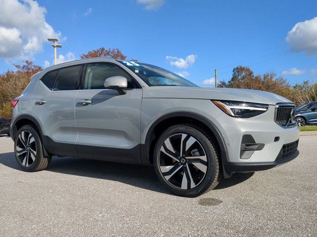 2025 Volvo XC40 Plus Bright Theme