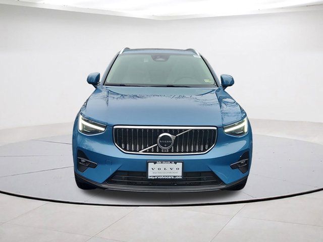 2025 Volvo XC40 Plus Bright Theme