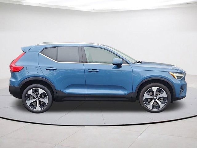 2025 Volvo XC40 Plus Bright Theme